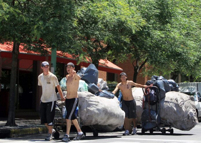Cartoneros-Buenos-Aires-1200x856