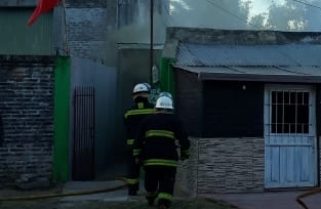 Delfa pide ayuda a la ciudadanía, quedo con lo puesto tras incendio de su casa