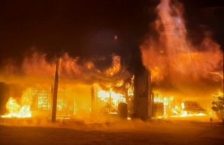 Impresionante incendio de un comercio en Goya