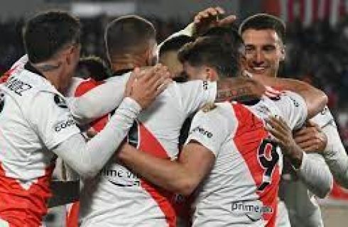 River logró la clasificación a octavos con una goleada ante Colo Colo