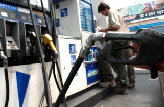 Escalada inflacionaria: en casi dos años los precios de los combustibles se duplicaron